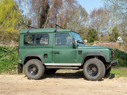 Land Rover Defender 90